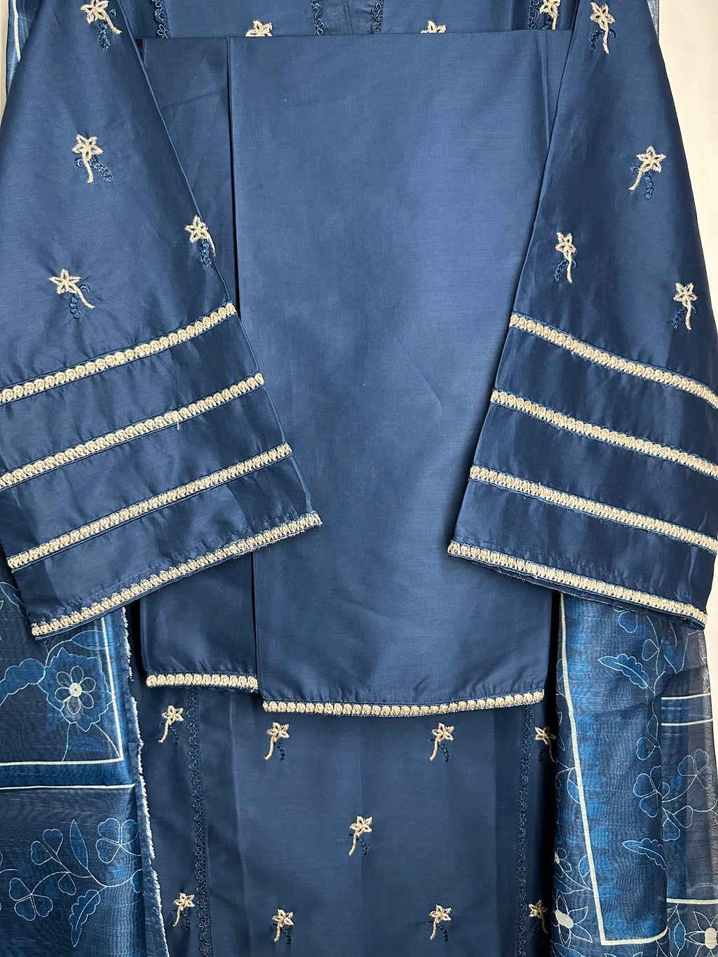 Casual Luxe Embroidered 3 Piece Suit